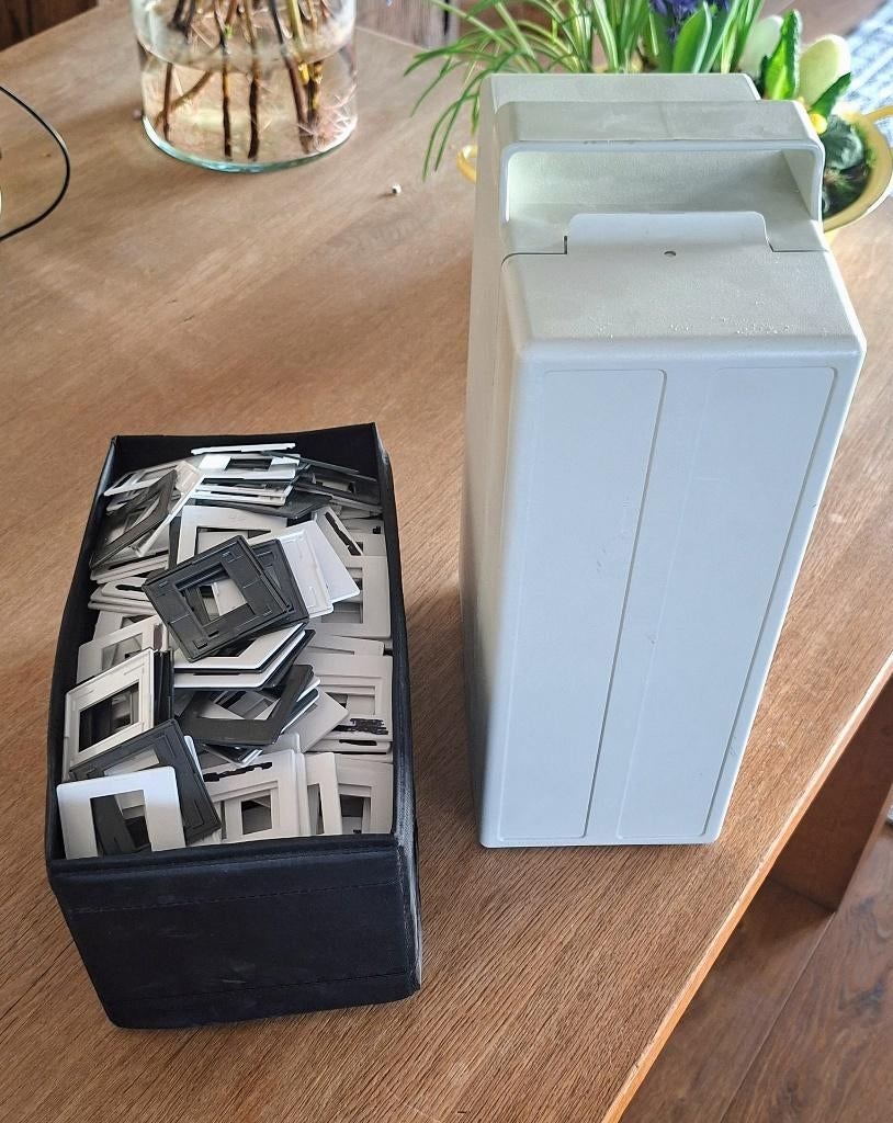 Draagbare dia opberg box&9 dia trays & 200+ lege diaraampjes, Ophalen of Verzenden, Gebruikt