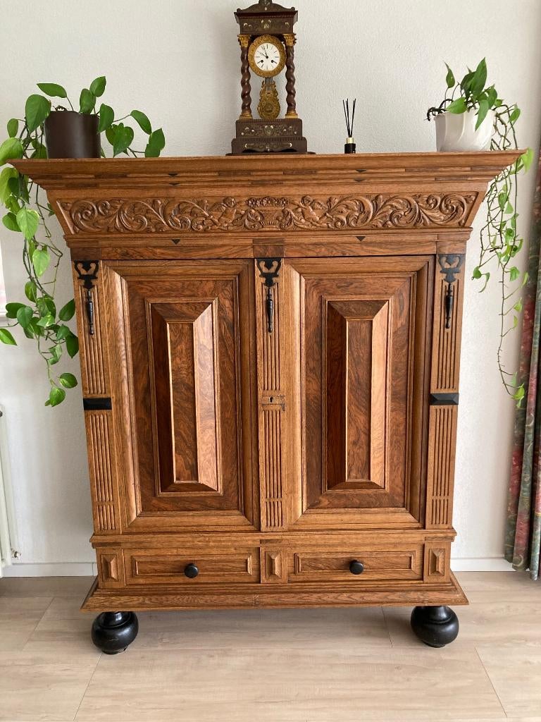 Antieke Gelderse kussenkast, Ophalen