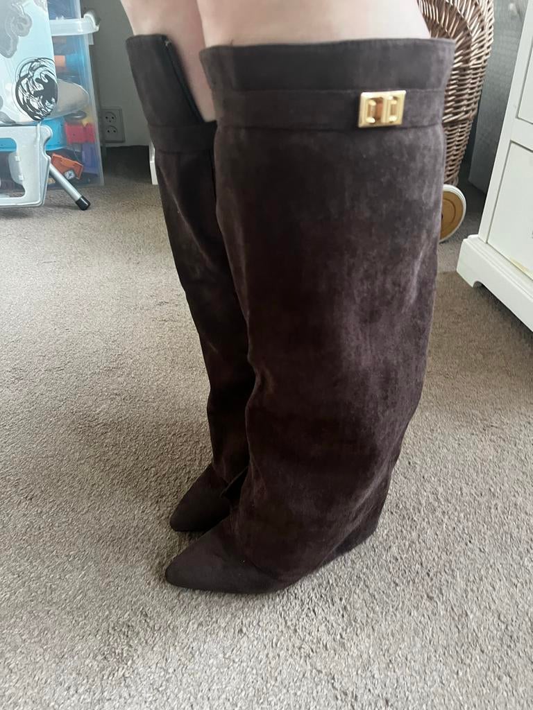 Nieuwe Chocolade Bruine Laarzen - Boutique Belgique Maat 38, Kleding | Dames, Schoenen, Ophalen of Verzenden, Nieuw, Bruin, Hoge laarzen