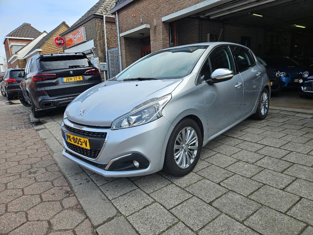 Peugeot 208 1.2 VTI 60KW/82PK 5-D 2017 Grijs, Voorwielaandrijving, Stof, 1199 cc, 23 km/l
