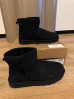Uggs classic mini maat 40, Ophalen of Verzenden, Zo goed als nieuw, Zwart
