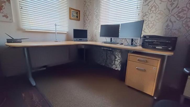 Ruim hoekbureau met ladeblok van IKEA, Huis en Inrichting, Bureaus, Gebruikt, Bureau, In hoogte verstelbaar, Ophalen