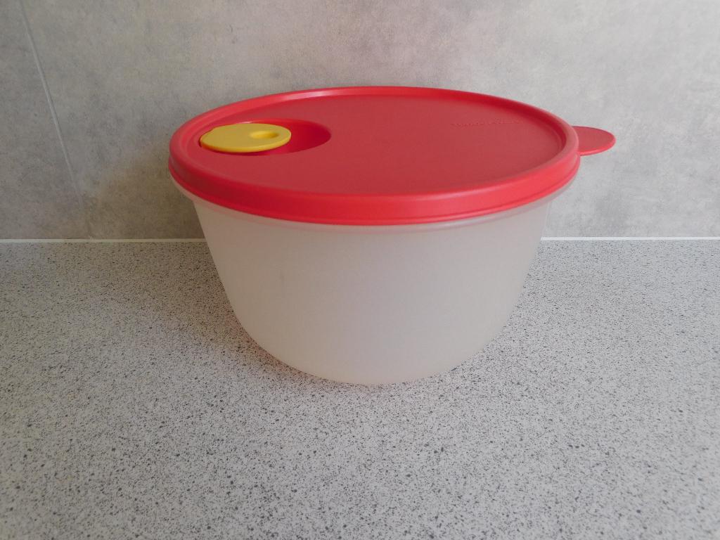 Tupperware Crystal Wave Kom 2 Ltr. Rood, Ophalen of Verzenden, Zo goed als nieuw, Rood, Bak of Kom