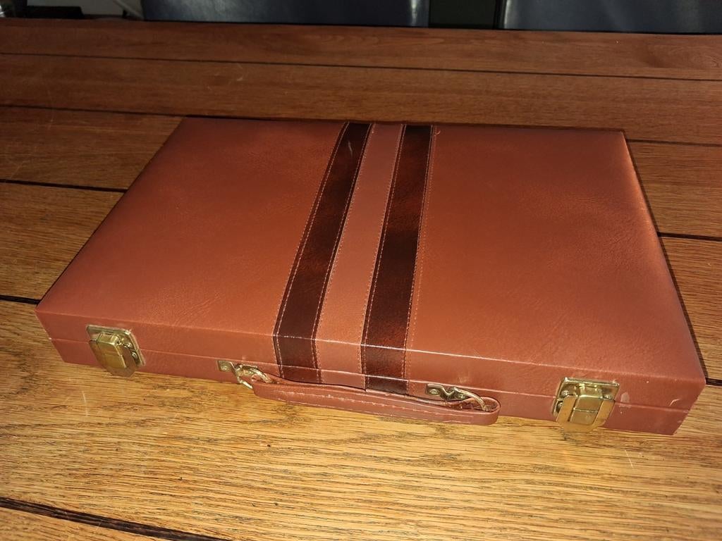 Backgammon spel tric trac koffer, Ophalen of Verzenden, Zo goed als nieuw, Hard kunststof