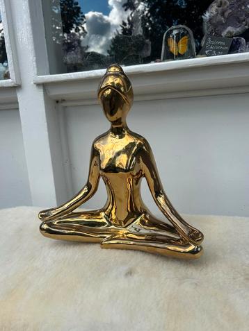 Gouden beeld - Meditatie positie zen beschikbaar voor biedingen