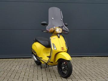 Vespa SPRINT S  4T 25km zgan WEINIG KM   beschikbaar voor biedingen