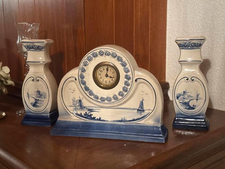 Delfts Blauwe Klok met Vazen Set, Antiek en Kunst, Antiek | Klokken, Ophalen of Verzenden