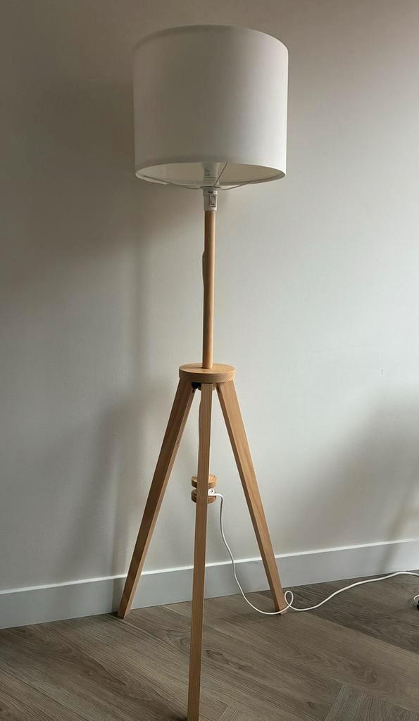 IKEA lamp LAUTERS, Huis en Inrichting, Lampen | Vloerlampen, Zo goed als nieuw, 100 tot 150 cm, Hout, Ophalen of Verzenden