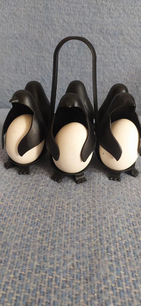 Pinguin eierhouder/ koker, Eggquin, Peleg Design. Kunststof, Huis en Inrichting, Keuken | Keukenbenodigdheden, Zo goed als nieuw