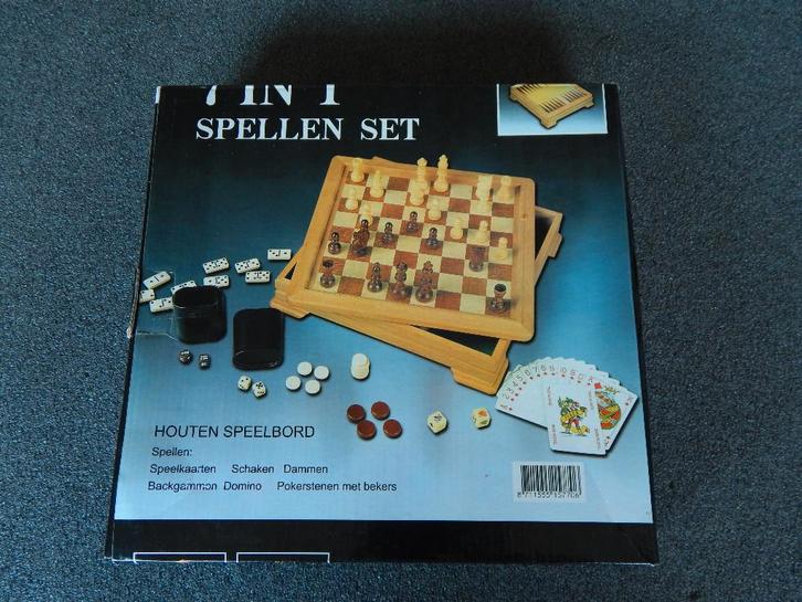 7 in 1 spellen set / kist, Hobby en Vrije tijd, Gezelschapsspellen | Bordspellen, Zo goed als nieuw, Een of twee spelers, Drie of vier spelers