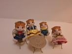 Sylvanian families familie kat of poes met tafel en stoelen, Ophalen of Verzenden, Zo goed als nieuw, Poppenhuis