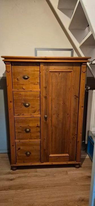 mooie houten kast (meidenkast) beschikbaar voor biedingen