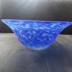blauwe glazen schaal, Huis en Inrichting, Woonaccessoires | Schalen en Manden, Schaal, Rond, Ophalen of Verzenden, Glas