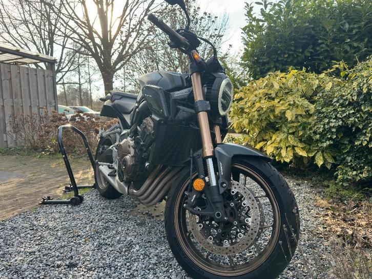 Honda CB650R 2019 - Originele staat - Veel extra's, Motoren, Motoren | Honda, Particulier, Naked bike, 12 t/m 35 kW, 4 cilinders