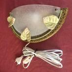 Vintage Italiaanse wandlamp klassiek met glazen lamp kap