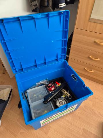 Te koop viskoffer met inhoud beschikbaar voor biedingen