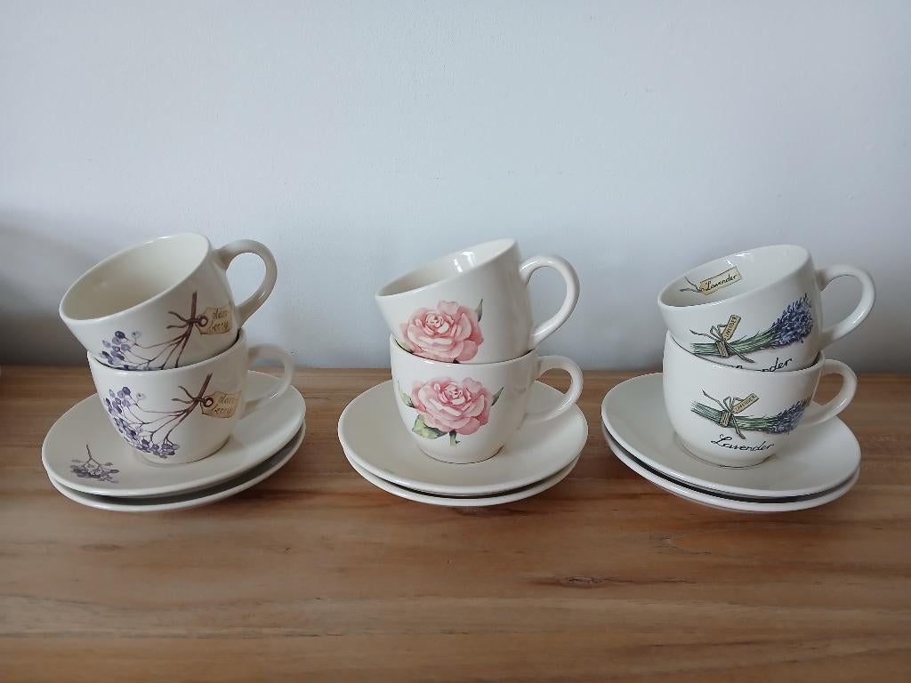 Jet and company servies kop en schotel 6 stuks, Ophalen of Verzenden, Zo goed als nieuw, Overige stijlen, Kop(pen) en/of Schotel(s)