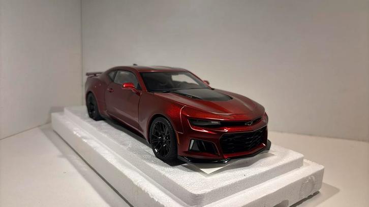Chevrolet comaro zl1 red autoart 1.18, Hobby en Vrije tijd, Modelauto's | 1:18, Zo goed als nieuw, Autoart, Ophalen of Verzenden