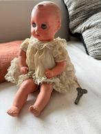Oude en originele opwindbare pop Furga, Ophalen