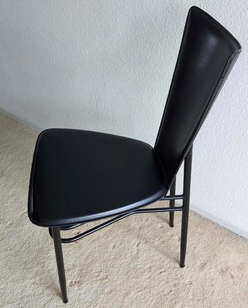 4 Zwarte postmoderne eetkamerstoelen beschikbaar voor biedingen