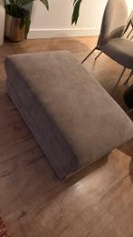 Taupe kleurige poef, Ophalen, Zo goed als nieuw, Rond, Minder dan 50 cm