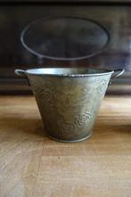 bronskleurig bloempotje van metaal met roosjes, Tuin en Terras, Bloempotten, Gebruikt, Binnen, Ophalen of Verzenden, Metaal