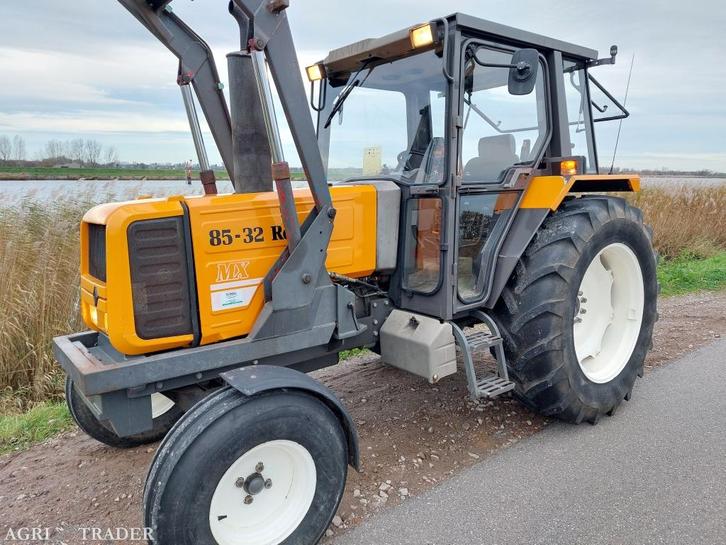 Renault 85-32 MX met voorlader  GERESERVEERD, Zakelijke goederen, Agrarisch | Tractoren, 5000 tot 7500, Renault, tot 80 Pk, Gebruikt