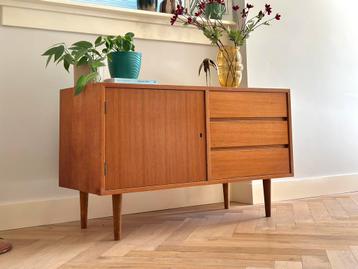 Vintge dressoir teak hout jaren 50/60/70 beschikbaar voor biedingen