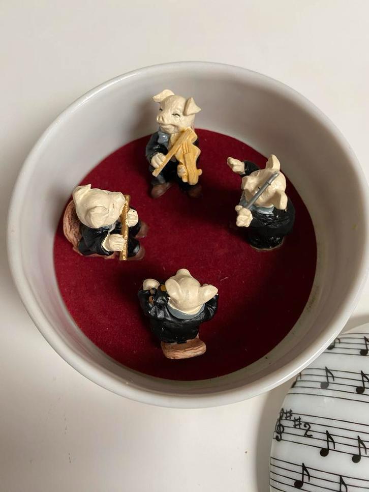 Reutter Porzellan doosje:  Biggetjes Dirigent, Antiek en Kunst, Antiek | Woonaccessoires, Ophalen