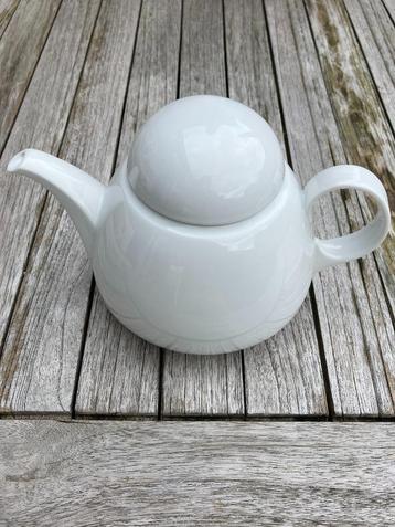 Mooi theepotje van Seltmann Weiden, nieuw beschikbaar voor biedingen