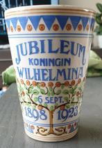 Jubileumbeker Wilhelmina 1898-1923, Verzamelen, Koninklijk Huis en Royalty, Nederland, Gebruikt, Ophalen of Verzenden, Servies