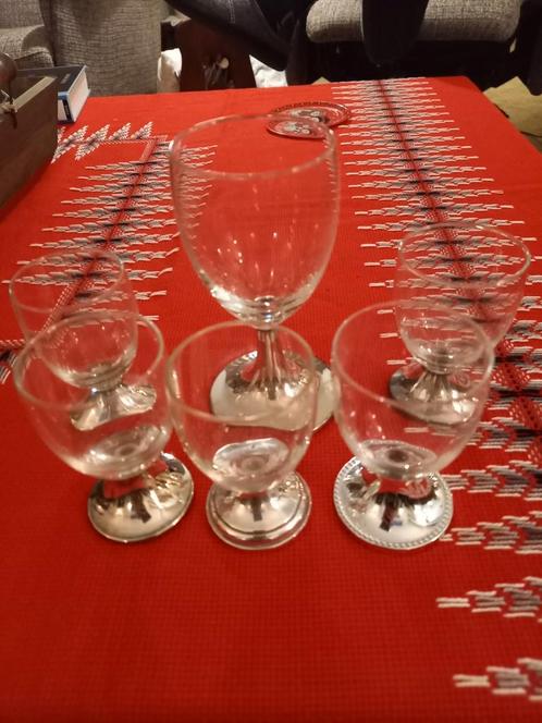 Glaasjes met verzilverde voetjes, Verzamelen, Glas en Borrelglaasjes, Zo goed als nieuw, Borrel- of Shotglas, Ophalen of Verzenden