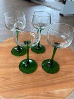 Mooie wijnglazen met groene voet, Ophalen of Verzenden, Zo goed als nieuw