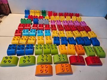Lego Duplo 83 Dakjes / Voetstukjes beschikbaar voor biedingen