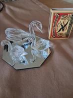3 Kristallen zwaantjes op spiegeltje, Verzamelen, Ophalen of Verzenden, Zo goed als nieuw, Overige soorten, Beeldje of Figuurtje