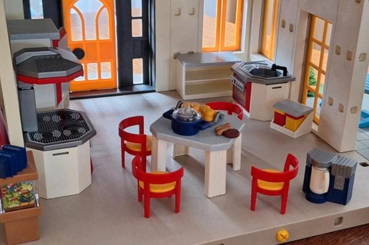 NIEUWE GROTE PLAYMOBIL WONING INRICHTING COMPLEET
BESTAAT UI, Verzamelen, Complete verzamelingen en Collecties, Ophalen of Verzenden