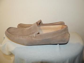 Corneliani suede loafers beige zand tint rubber zool 42 beschikbaar voor biedingen