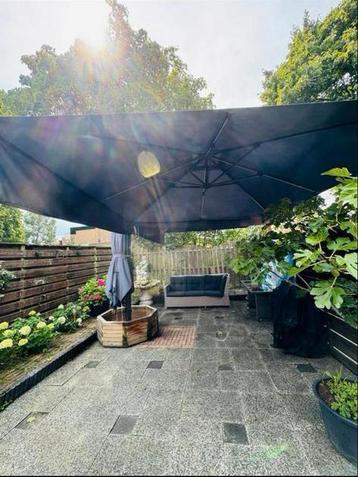 Zweefparasol - Zo goed als nieuw! beschikbaar voor biedingen