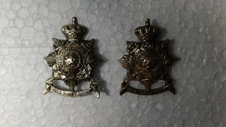 2x Embleem Korps Mariniers - Schroefsluiting, Verzamelen, Militaria | Algemeen, Marine, Embleem of Badge, Nederland, Ophalen of Verzenden
