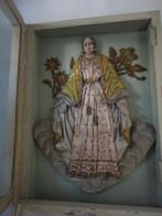 oud VITRINE HANGKASTJE met antieke GEBORDUURDE MADONNA erin, Ophalen