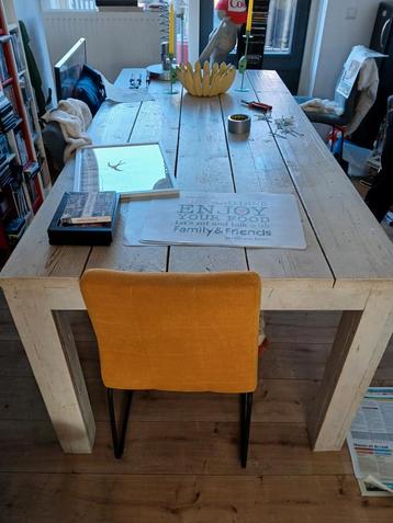 Gratis Steigerhouten tafel binnen / buiten . beschikbaar voor biedingen