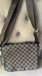 Louis Vuitton district pm messenger bag, Sieraden, Tassen en Uiterlijk, Tassen | Schoudertassen, Ophalen of Verzenden, Nieuw, Bruin