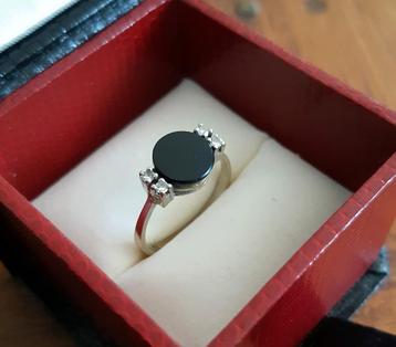 14 karaat witgouden ring met onyx en diamanten  beschikbaar voor biedingen