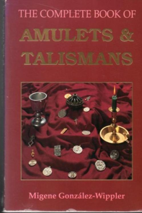 Amulets and Talismans migene gonzalez - wippler  The pentagr, Boeken, Esoterie en Spiritualiteit, Zo goed als nieuw, Achtergrond en Informatie