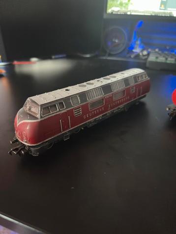 H0 FLEISCHMANN V200 diesel loc met vrachtwagons beschikbaar voor biedingen