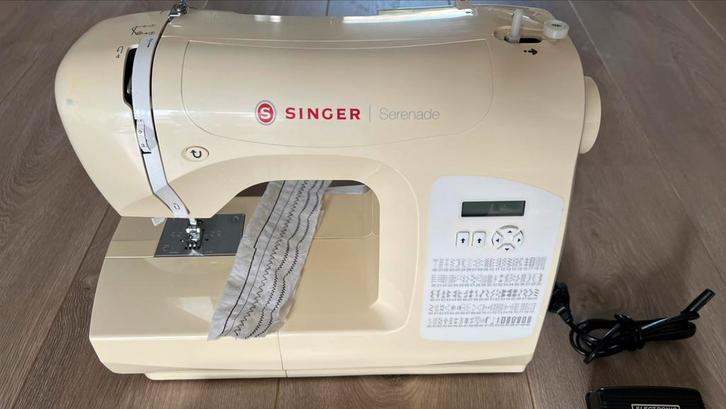 Naaimachine Singer Serenade C520L, electronic, 100 steken, Hobby en Vrije tijd, Naaimachines en Toebehoren, Gebruikt, Naaimachine