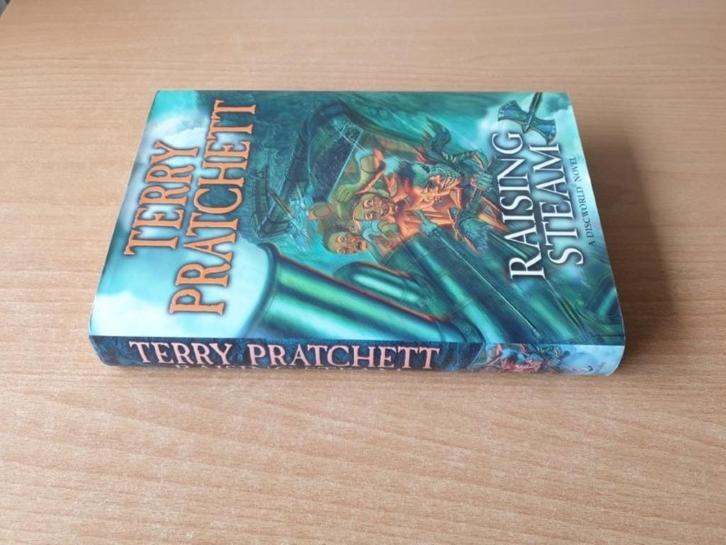 Terry Pratchett - Raising Steam (HC + omslag), Boeken, Fantasy, Gelezen, Ophalen of Verzenden