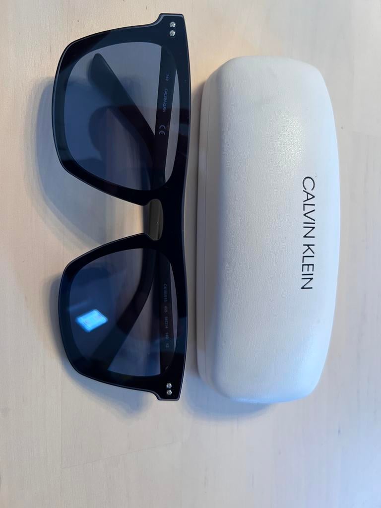 Calvin Klein CK19501S Zonnebril - Nieuw met koker, Overige merken, Zonnebril, Zwart, Nieuw