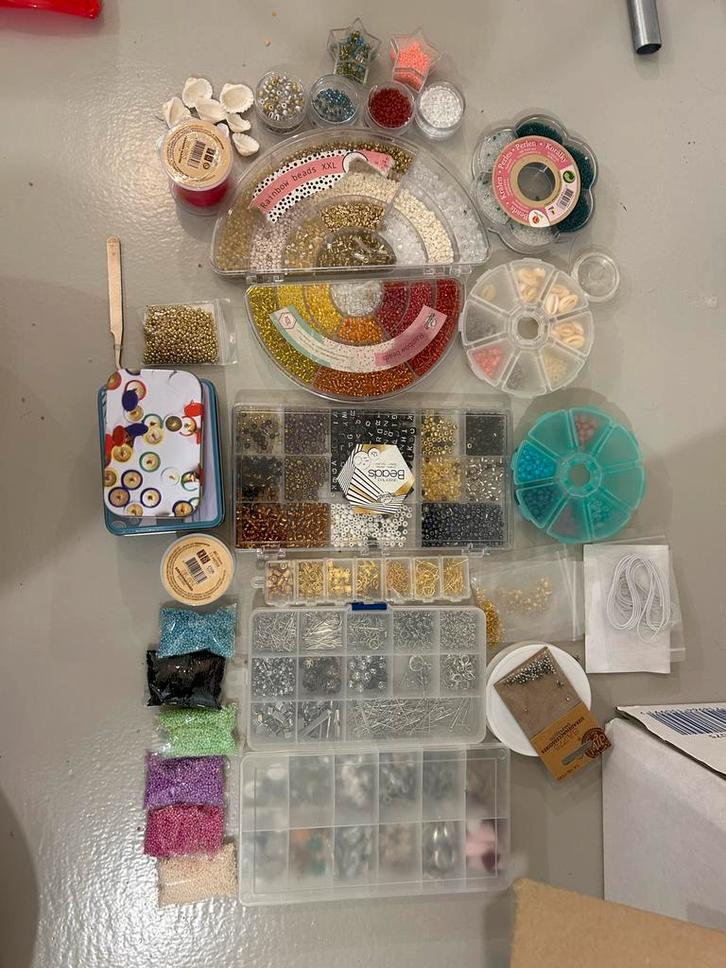 Grote Sieraden Maak Set - Kralen, Draad, Tussenstukken, Hobby en Vrije tijd, Kralen en Sieraden maken, Zo goed als nieuw, Kraal