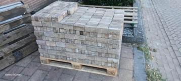 Gratis Gebruikte Betonklinkers - Sierbestrating beschikbaar voor biedingen